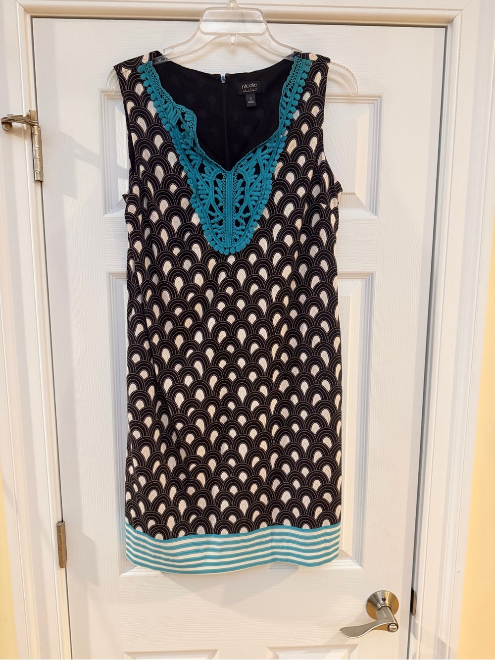 Ladies Size 10 "Nicole Miller" Black & White Swim Coverup Teal Crochet Neckline
